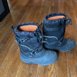 Kamik unisex kids winter waterproof boots size 2Y